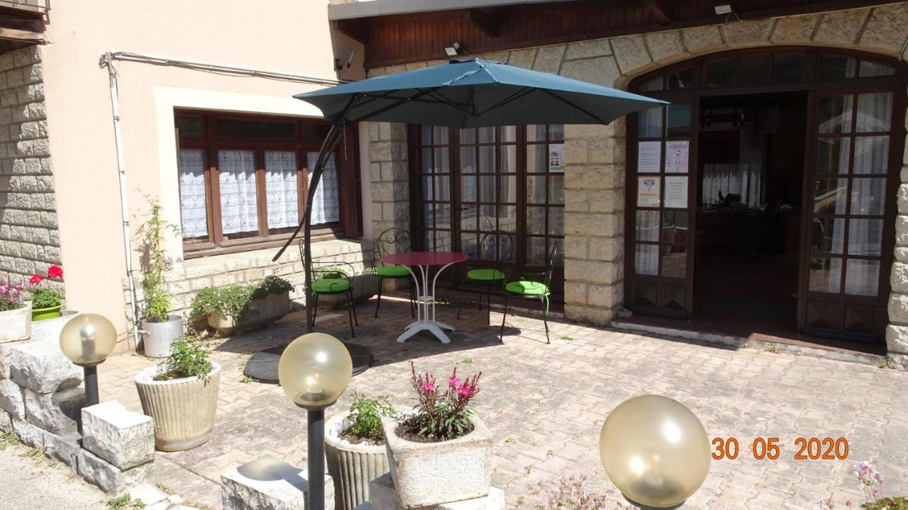 Bed and Breakfast Au Pont De La Gineze Barjac  Zewnętrze zdjęcie